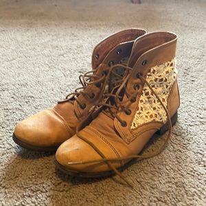 Steve Madden brown lace boots
